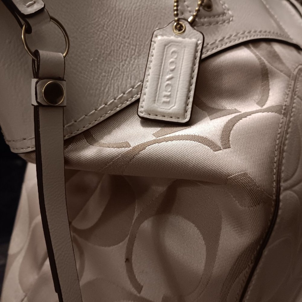 COACH LARGE OFF WHITE TOTE EUC - Picture 6 of 9